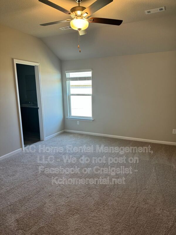 Building Photo - 8029 SE 6th Terrace