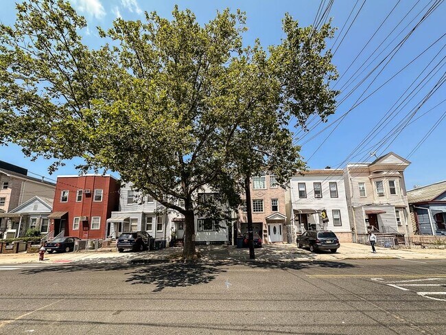Building Photo - 59 Nelson Ave