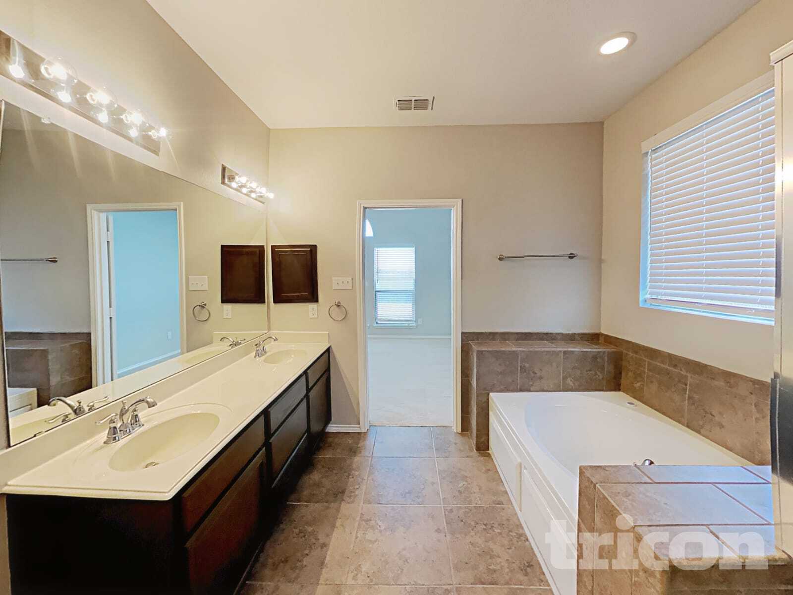 Building Photo - 1237 Chase Ln