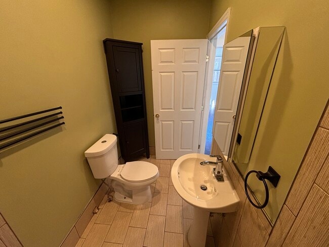 Building Photo - 2313 E Harold St