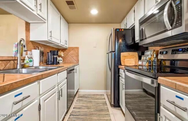 Building Photo - 17014 E Calle Del Oro