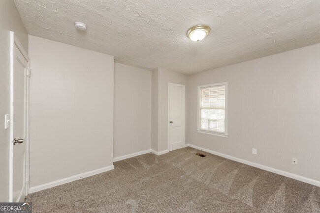Building Photo - 1255 Skyhaven Rd SE