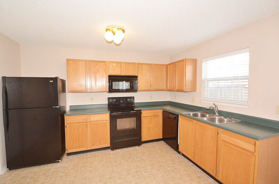 Building Photo - 2308 Harvest Moon Dr