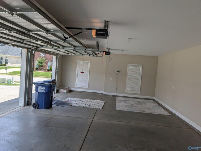 Building Photo - 7126 Weeping Willow Dr SE