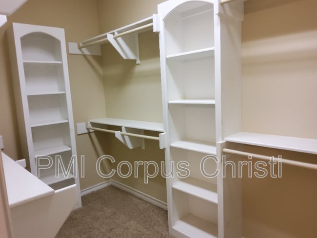 Building Photo - 4009 Cimarron Lake Dr