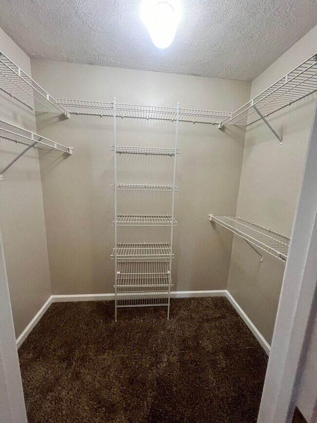 Building Photo - Sweet Living on Sweet Bay Drive - Move in Ready!