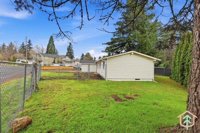 Building Photo - 2004 SE 143rd Ave