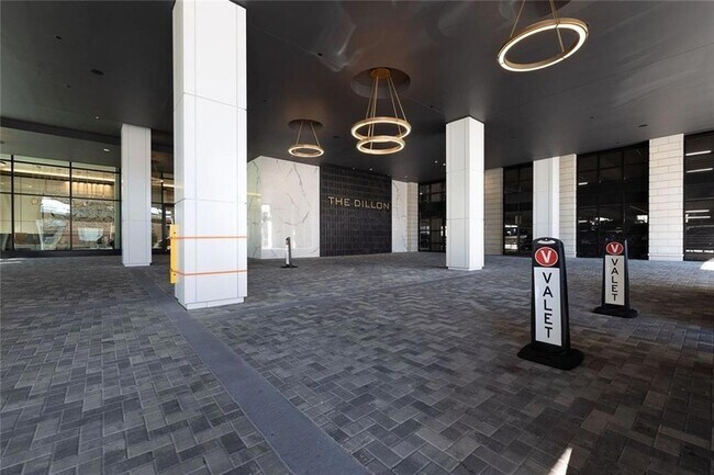 Building Photo - 2425 Peachtree Rd NE