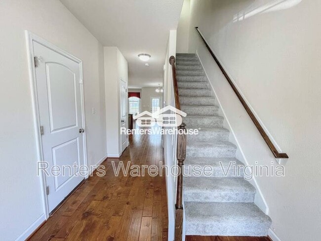 Building Photo - 1128 Winsford Ln