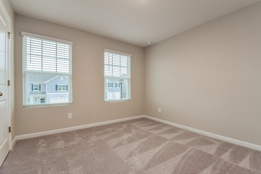 Building Photo - 525 Knightsbridge Ln