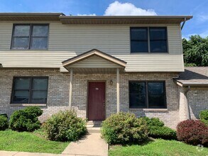 Building Photo - 3 bedroom, Spacious Townhouse: The Willows!