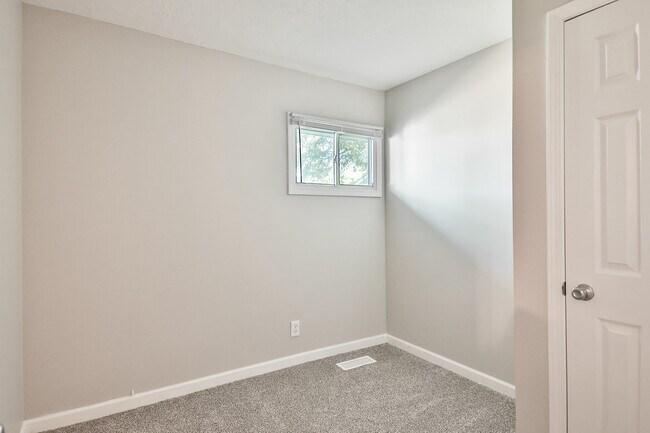 guest room 2 - 7811 Randy Rd