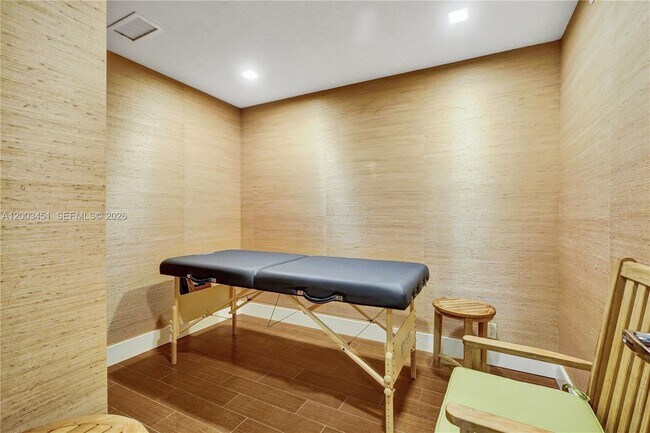 Building Photo - 19667 Turnberry Way