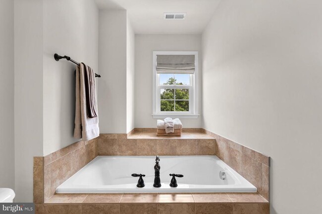 Building Photo - 22664 Amberjack Square