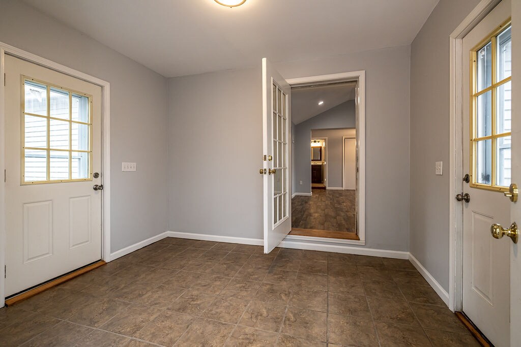 Building Photo - 4559 Makyes Rd