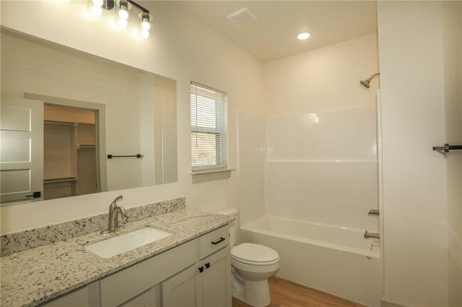 Building Photo - 655 N Genevieve Ave