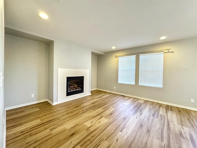 Building Photo - 24977 E Lake Dr