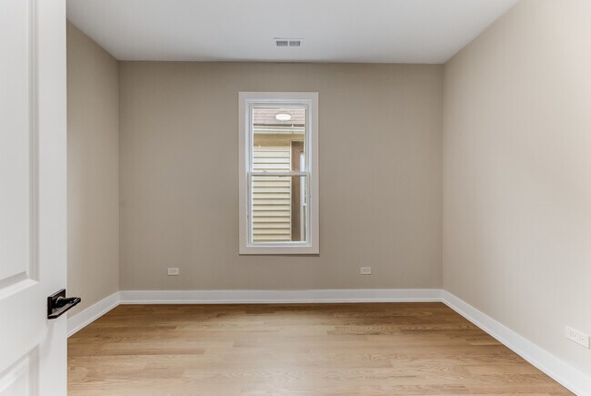 Building Photo - 2512 W 69th St