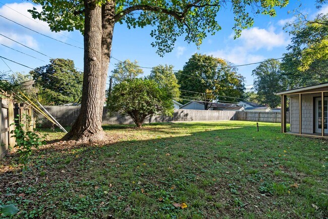 Building Photo - 3 Bedroom | 2.5 Bathroom | 2 Car Garage | Springfield MO | Fenced Back Yard | 2 Living Areas | Qu...