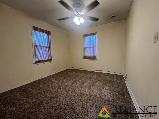 Building Photo - Cozy Home with Easy Access to Ft. Riley Blvd!