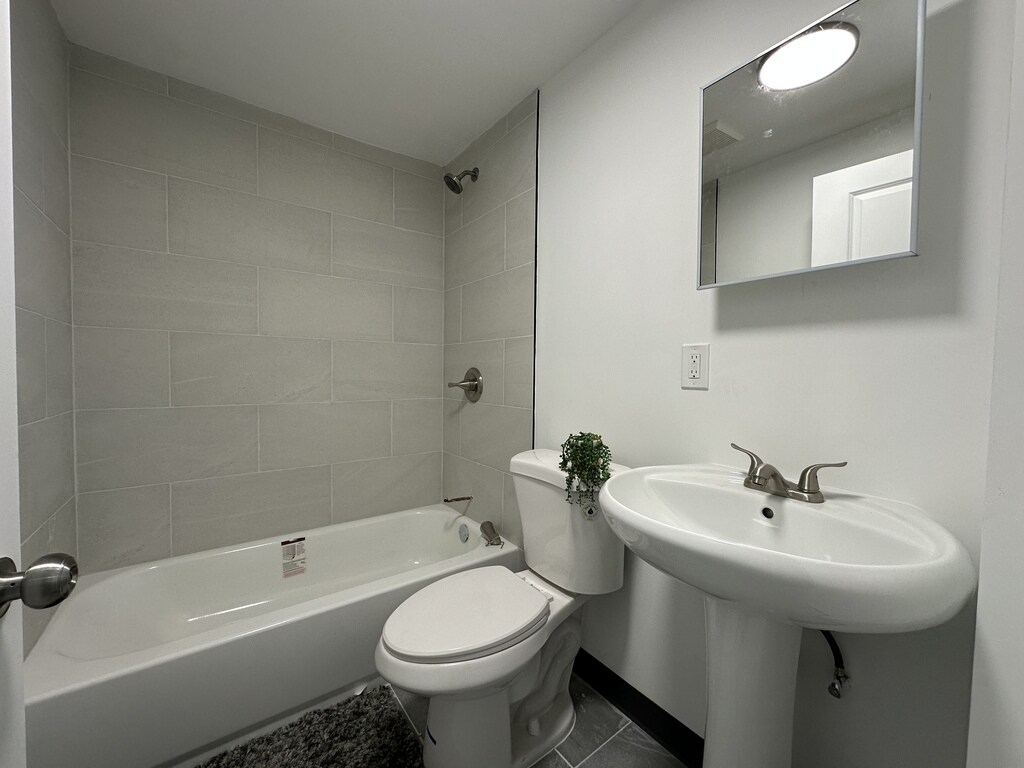 Building Photo - 1634 N Whipple St