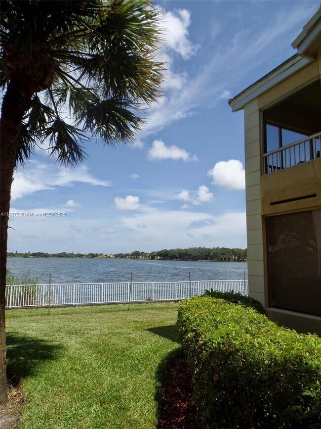Building Photo - 2881 N Oakland Forest Dr