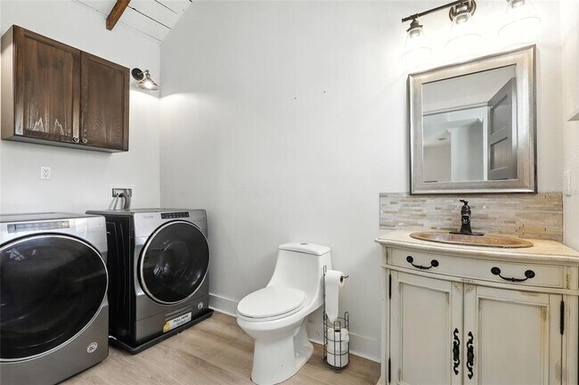 Building Photo - 3634 Burlington Ave N