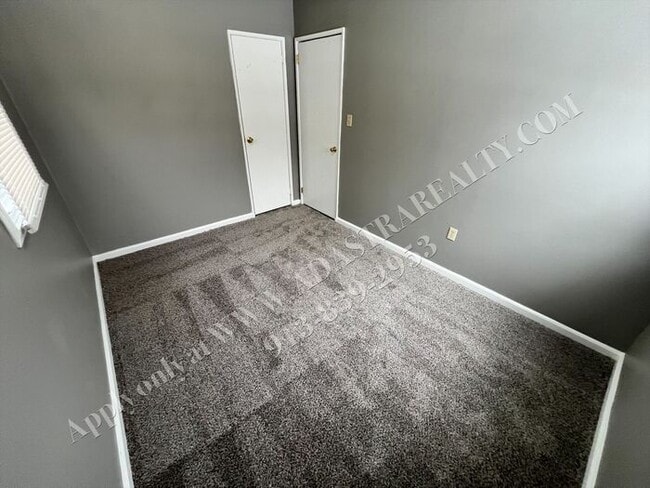 Building Photo - Nice 4 Bed 1.5 Bath Home in KCMO-Available NOW!!