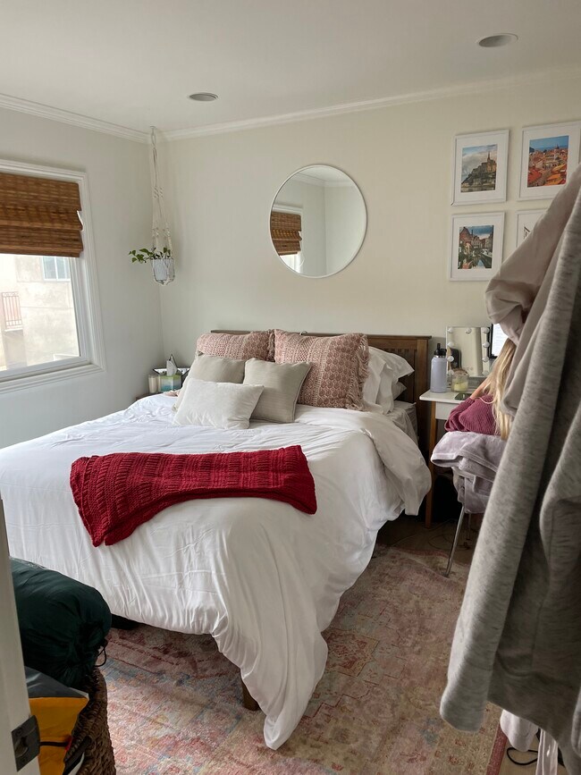 Building Photo - 1108 W Balboa Blvd