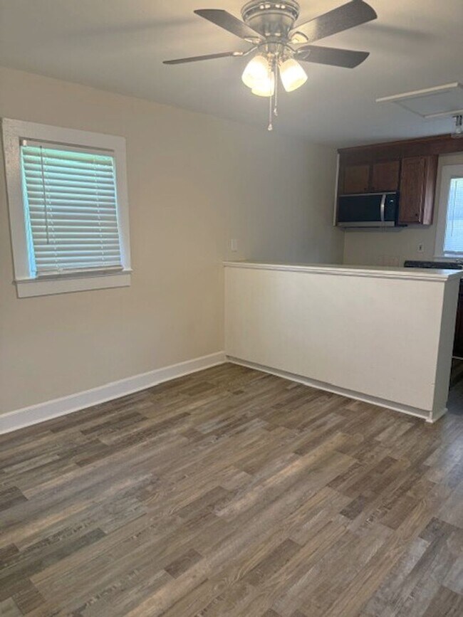 Building Photo - 2 Bedroom, 1 Bath House (COMING SOON)