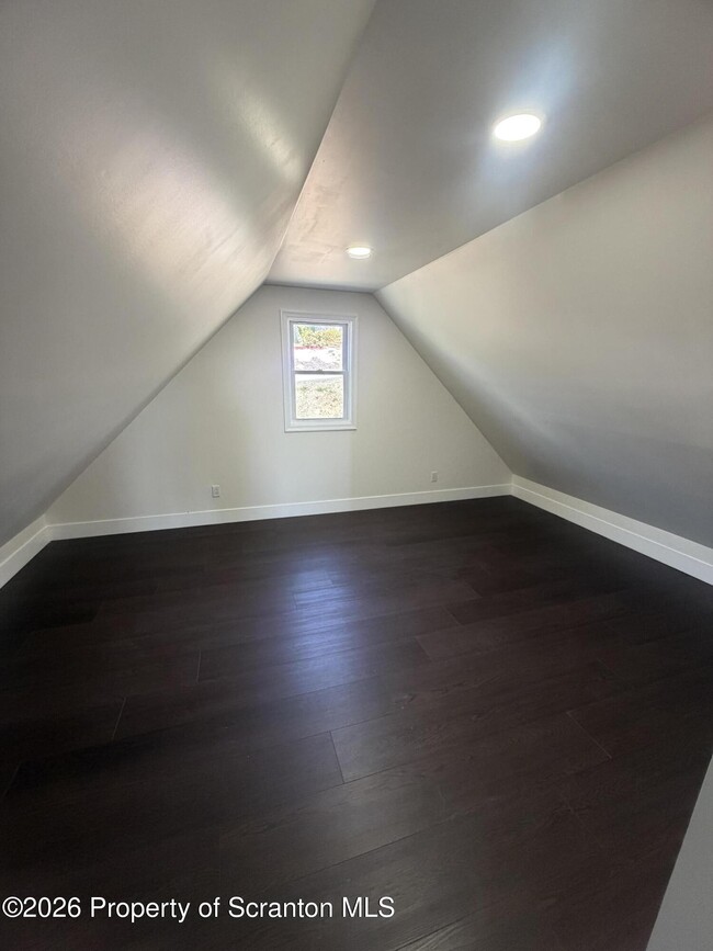 Building Photo - 105 Parkdale Dr