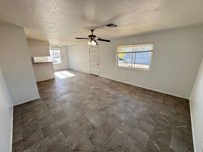 Building Photo - Charming 3Bed/1Bath apartment located in North Las Vegas— Enjoy Rent-Free Holidays!