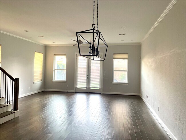 Building Photo - 1211 Marconi St