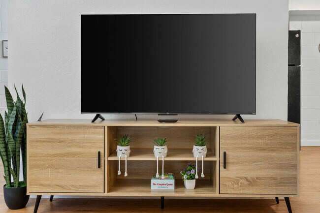 Building Photo - 109 E Broadway Rd