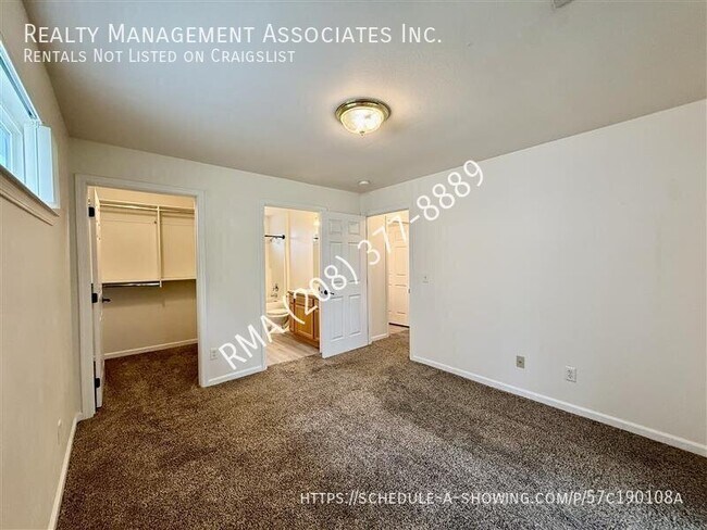 Building Photo - 10054 W Garverdale Ln
