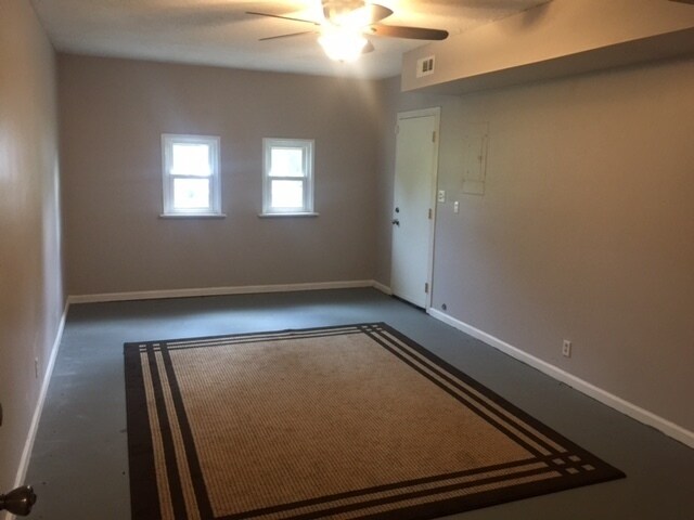 Building Photo - 764 Oak Dr E