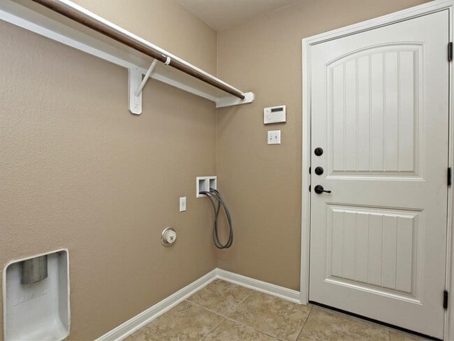 Building Photo - 140 Copper Lake Ln