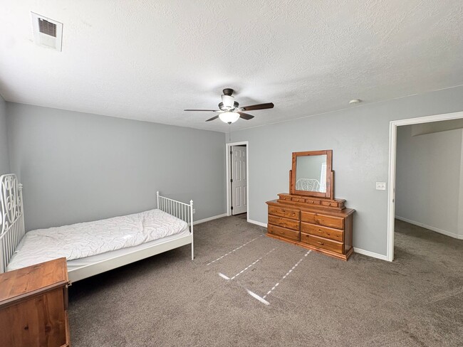Building Photo - Furnished Housing