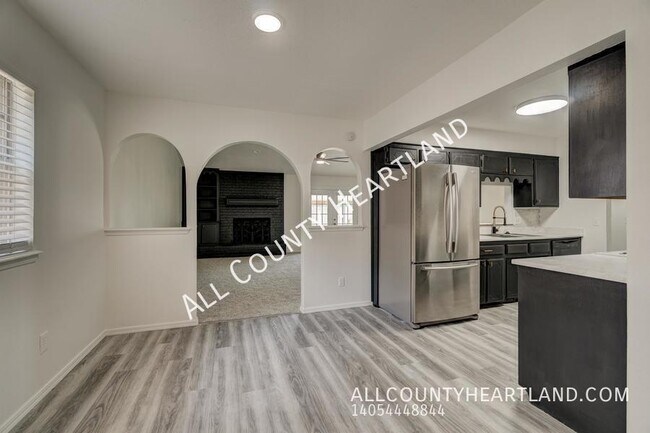 Building Photo - 10333 Fairfax Ln