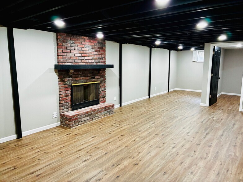 Building Photo - 6724 N Garfield Ave