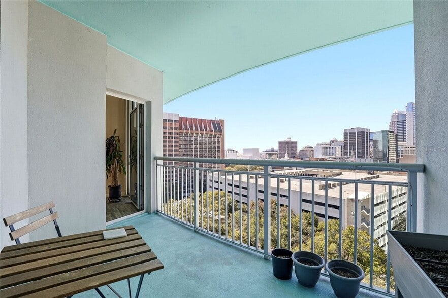 Building Photo - 322 E Central Blvd