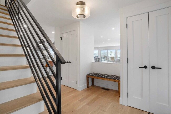 Building Photo - 1835 Naugles Dr