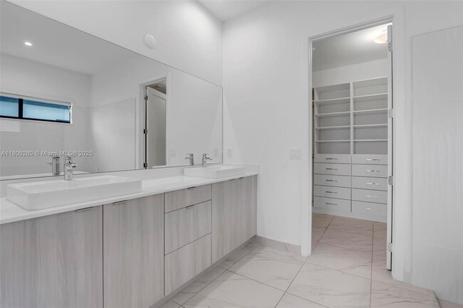 Building Photo - 4309 SW 176th Ave