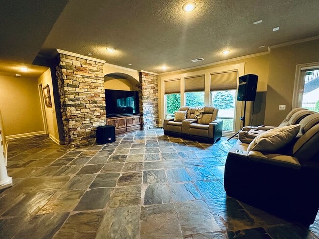 Building Photo - {9003} Wilshire Farms Reverse 1.5 Story Ho...