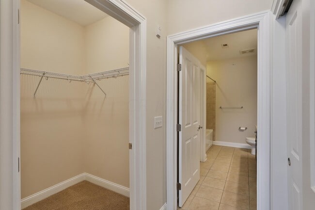 Building Photo - 960 Perry St