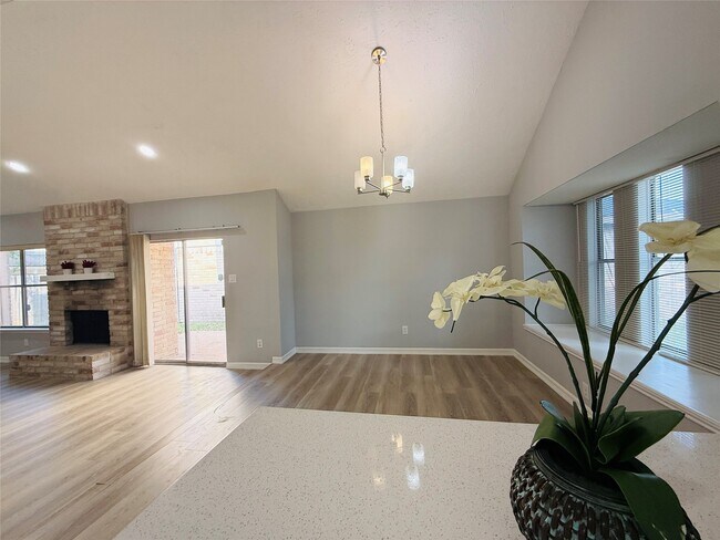 Building Photo - 8322 Sandy Glen Ln