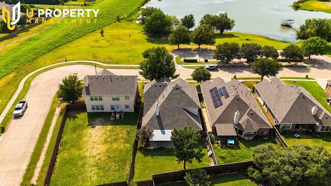 Building Photo - Charming two-story brick home in the desir...