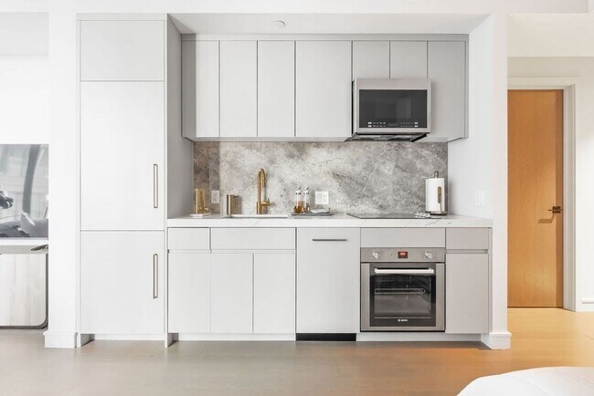 Building Photo - 55 Lagrange St