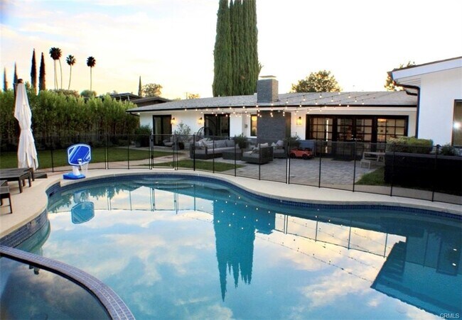 Building Photo - 4820 Abbeyville Ave