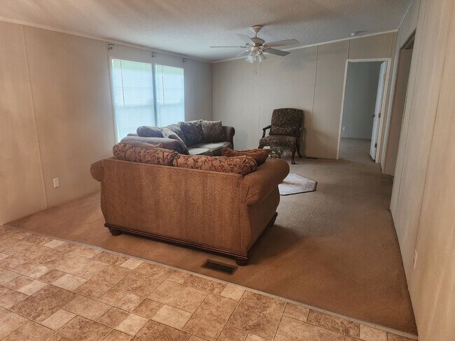 Building Photo - Peaceful Living on 2.36 Acres in Troutman!